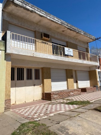 Casa 3 Dormitorios en Alvarez 