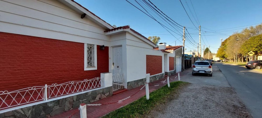 Casa Dos Dormitorios con Local