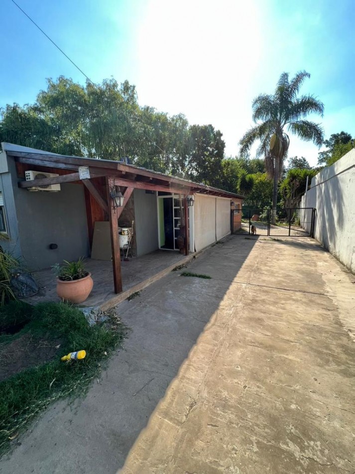 Casa 2 Dormitorios en Alvarez con Pileta y Quincho