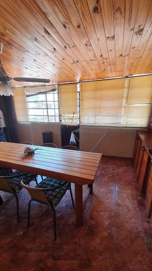 Casa de Pasillo 2 Dormitorios con Quincho