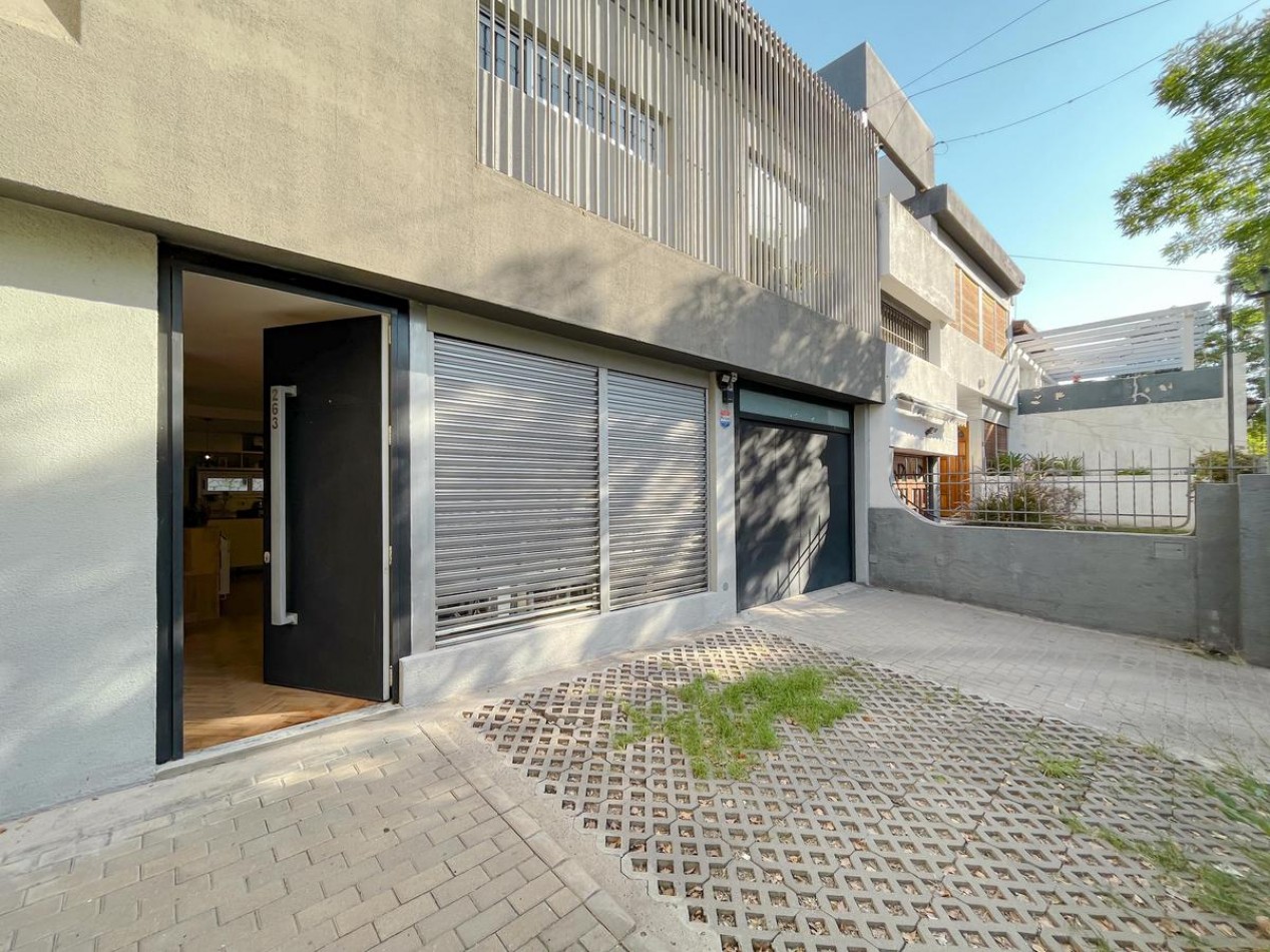 Casa 3 Dormitorios con Cochera, Jardin y Pileta en Alberdi