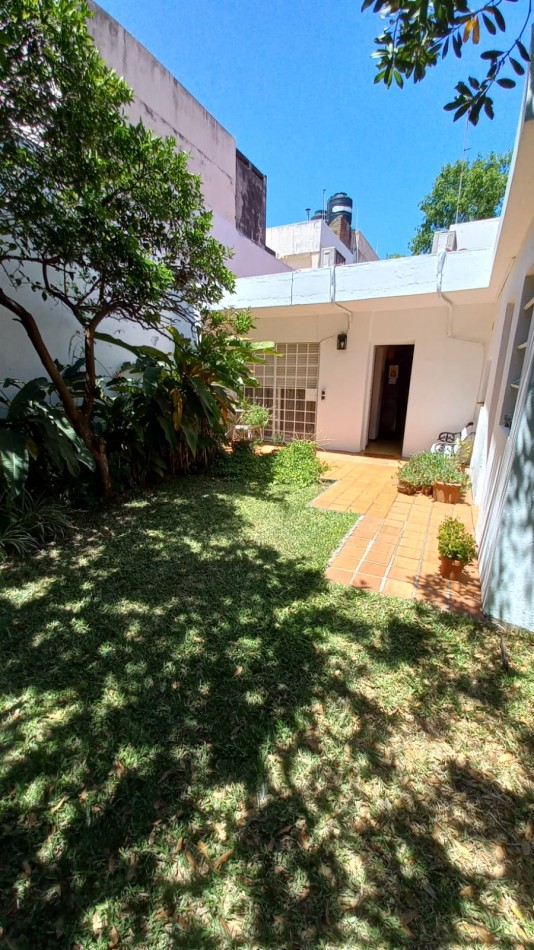 Casa Tres Dormitorios con Cochera y Jardin