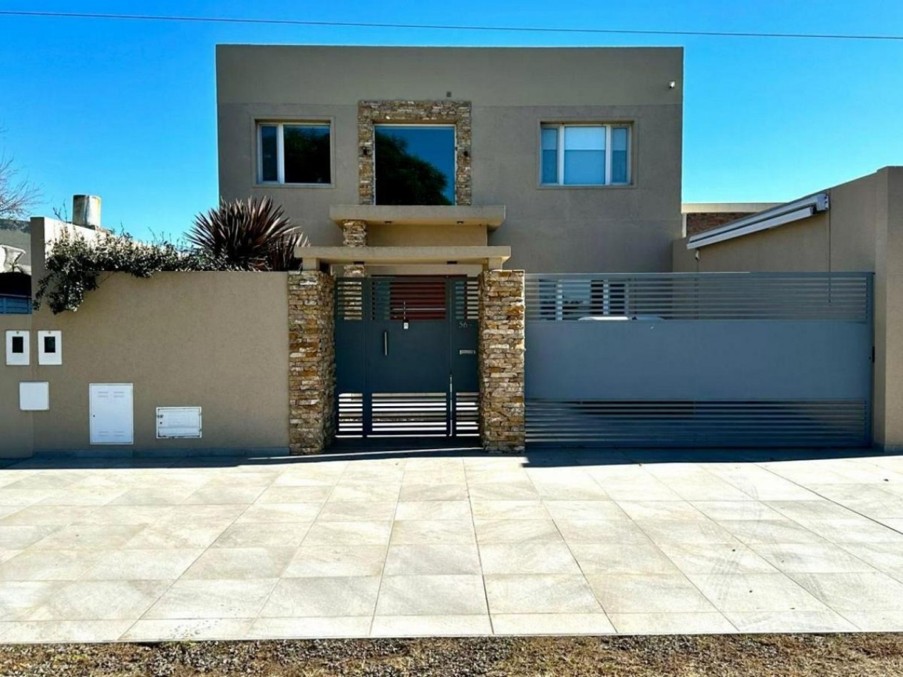 Casa de 3 Dormitorios con Piscina, Cava Subterranea, Gimnasio y Sauna en Alvarez