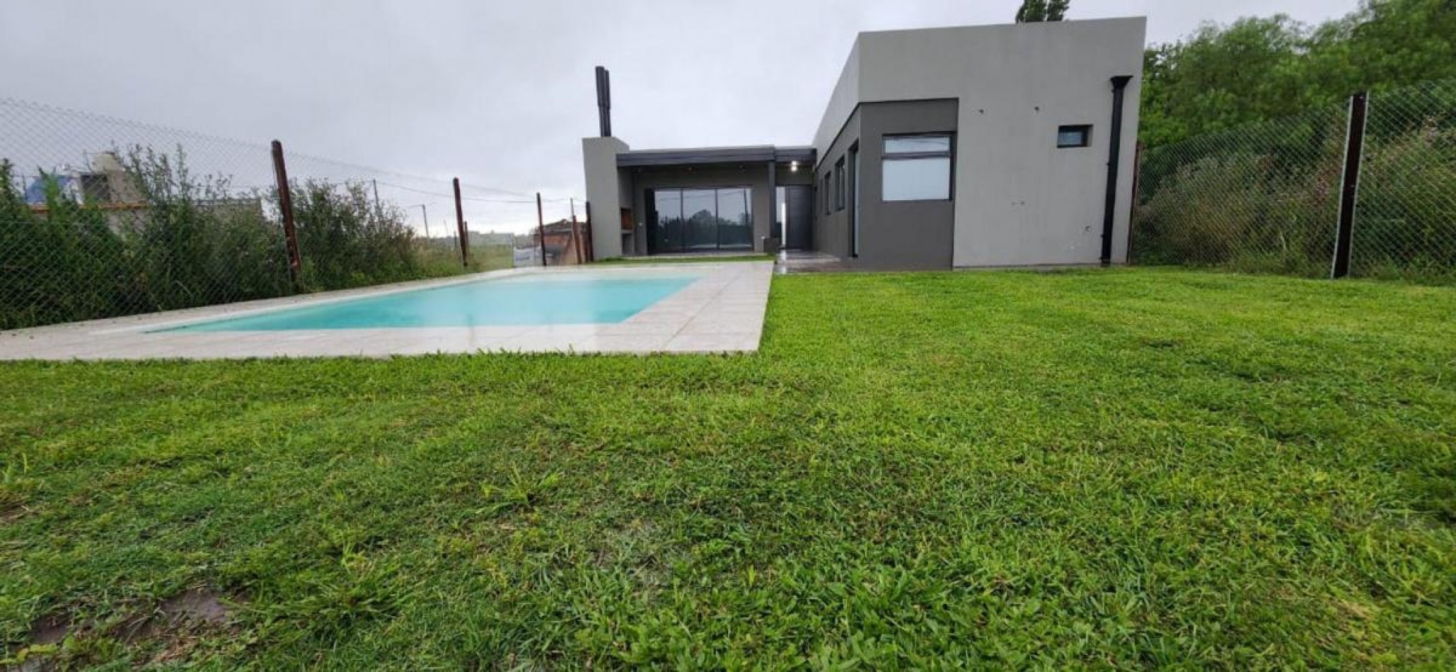 Casa 3 Dormitorios con Pileta La Finca Ibarlucea