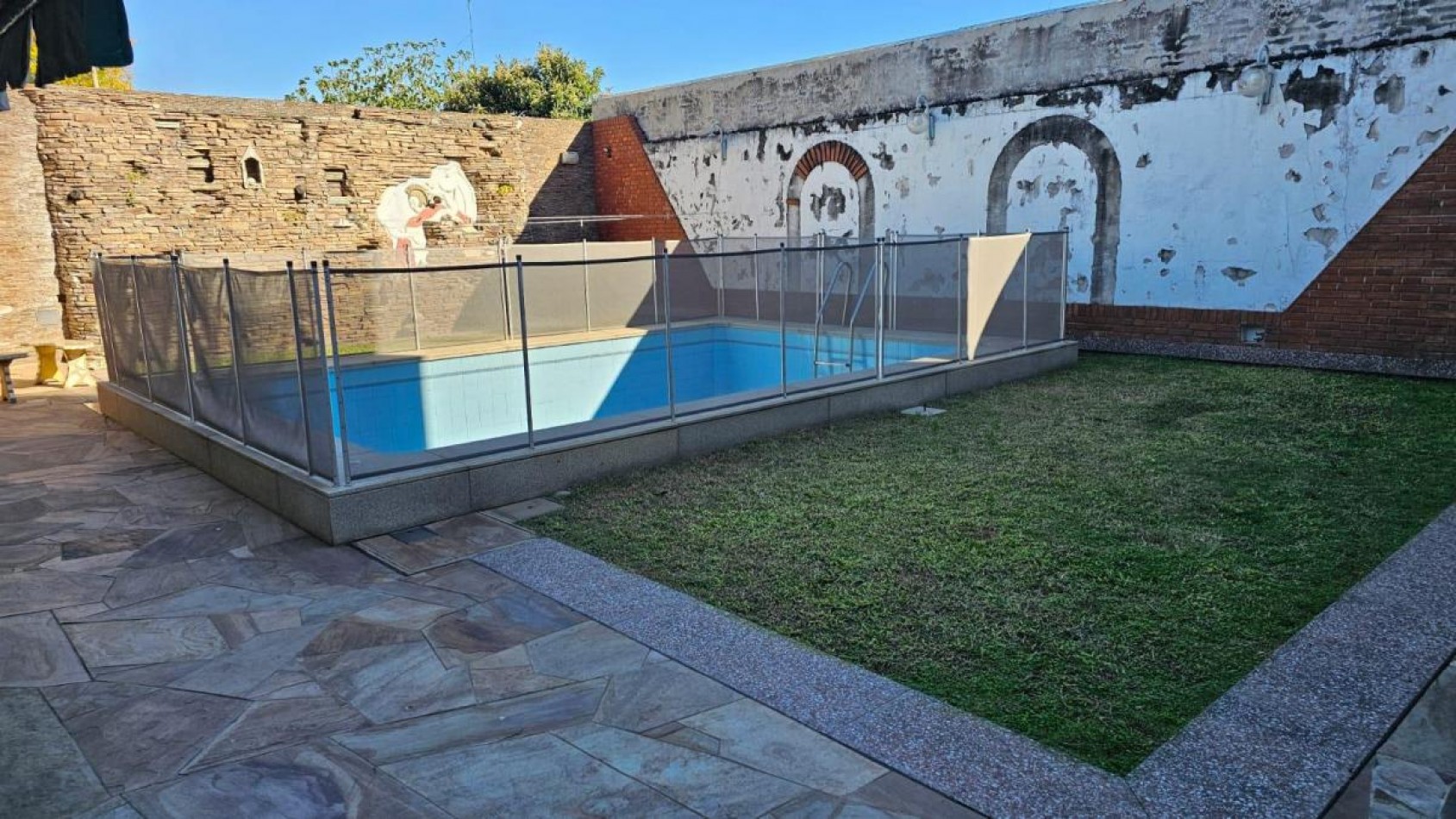 Casa 3 Dormitorios con Quincho y Piscina 