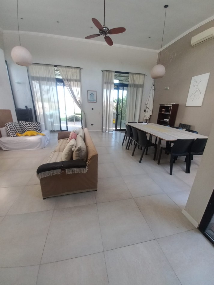 Casa 3 Dormitorios con Pileta y Jardin Villa Amelia