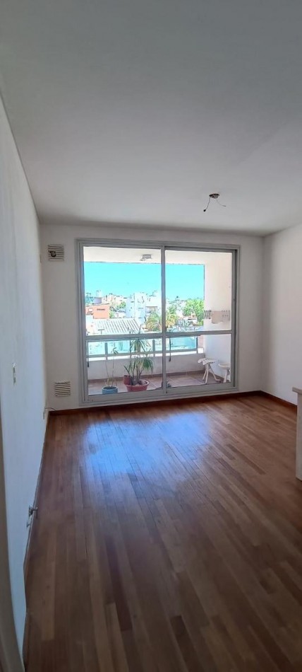 Alquiler Departamento 1 Dormitorio con Cochera Viamonte 900