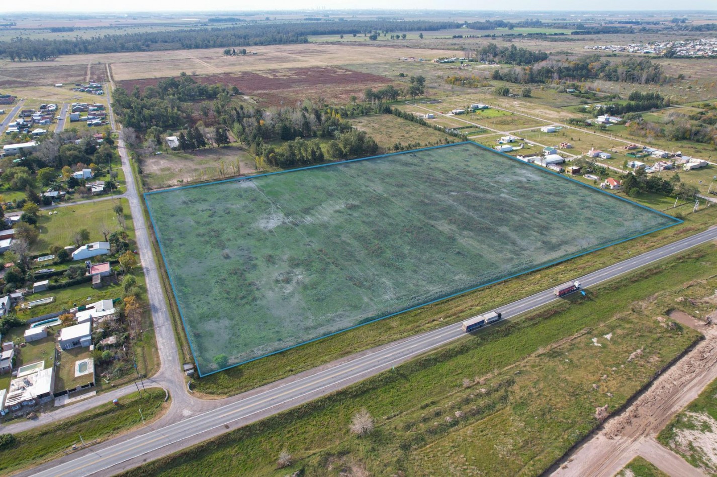 Campo de 5.8 has sobre Ruta AO12 