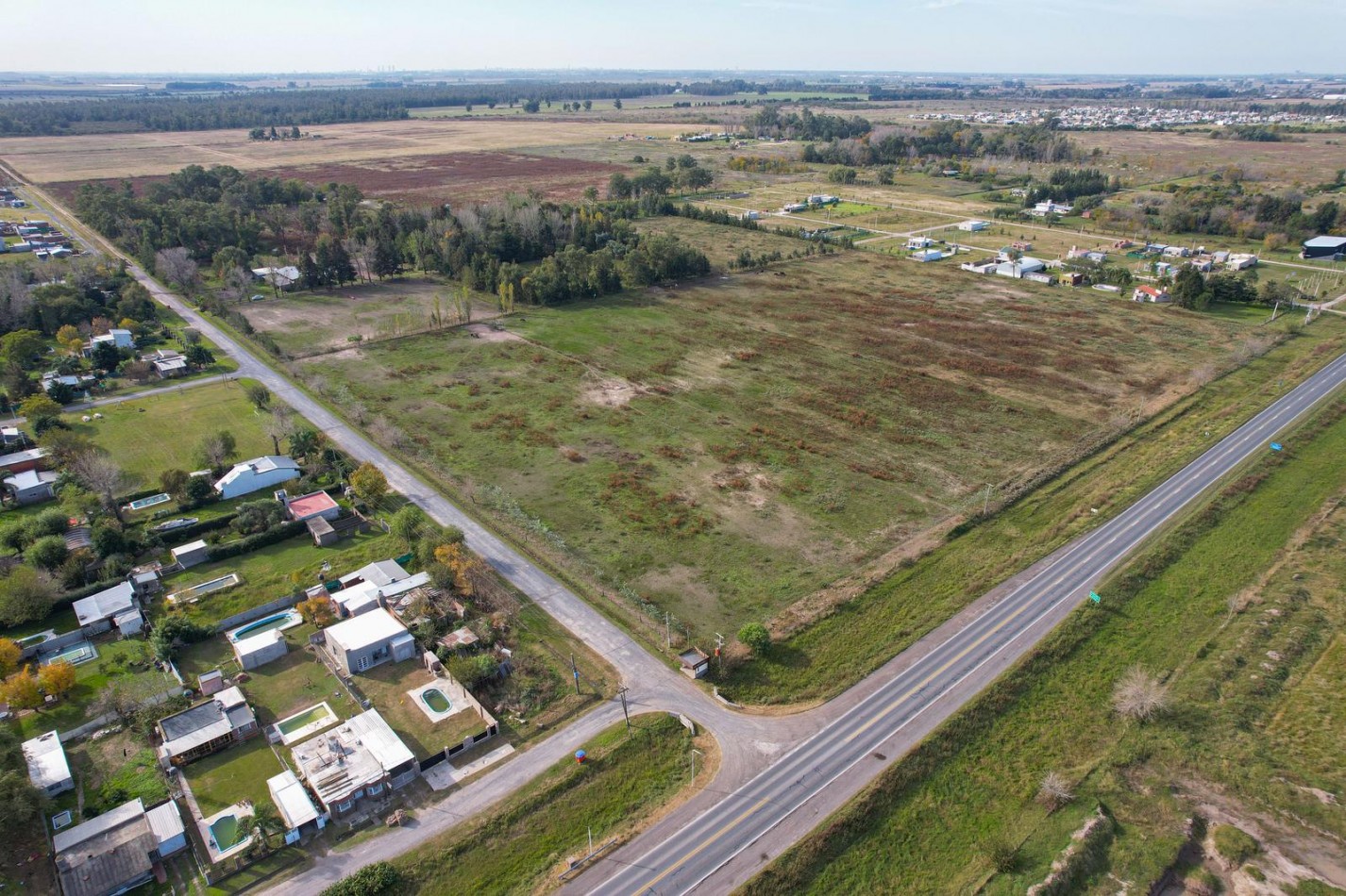 Campo de 5.8 has sobre Ruta AO12 