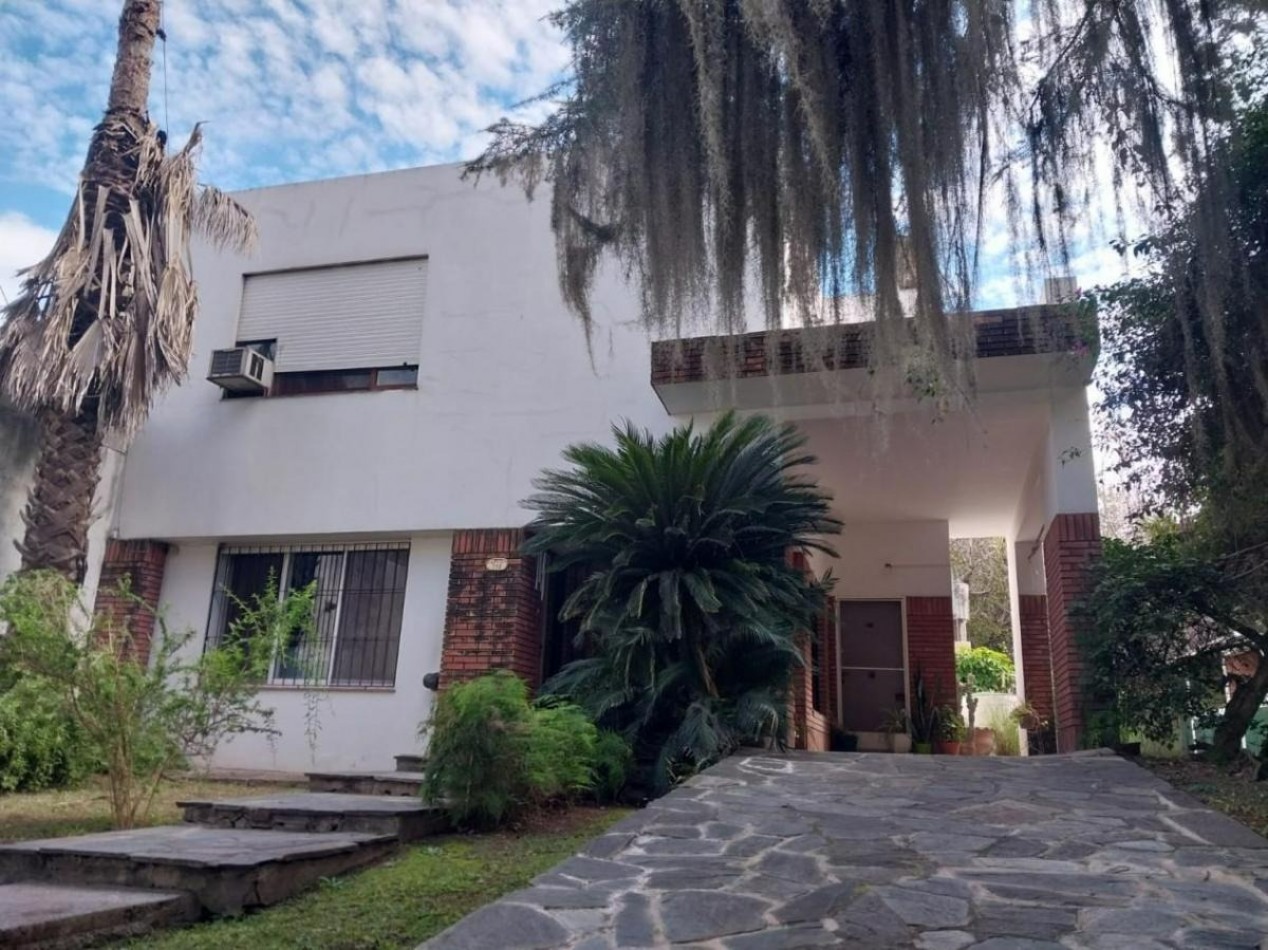 Venta 2 Casas con Cochera y Jardin en Fisherton