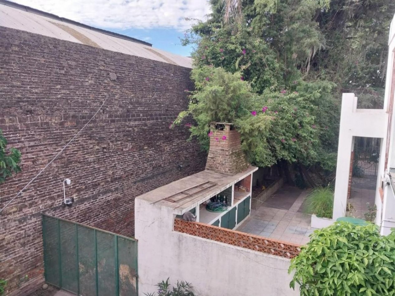 Venta 2 Casas con Cochera y Jardin en Fisherton