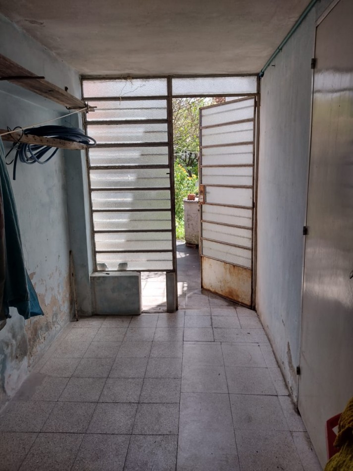 Venta Casa 2 Dormitorios con Cochera y Jardin Zelaya 3500