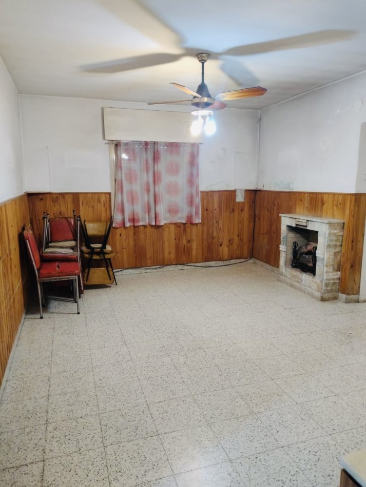 Venta Casa 2 Dormitorios con Cochera y Jardin Zelaya 3500
