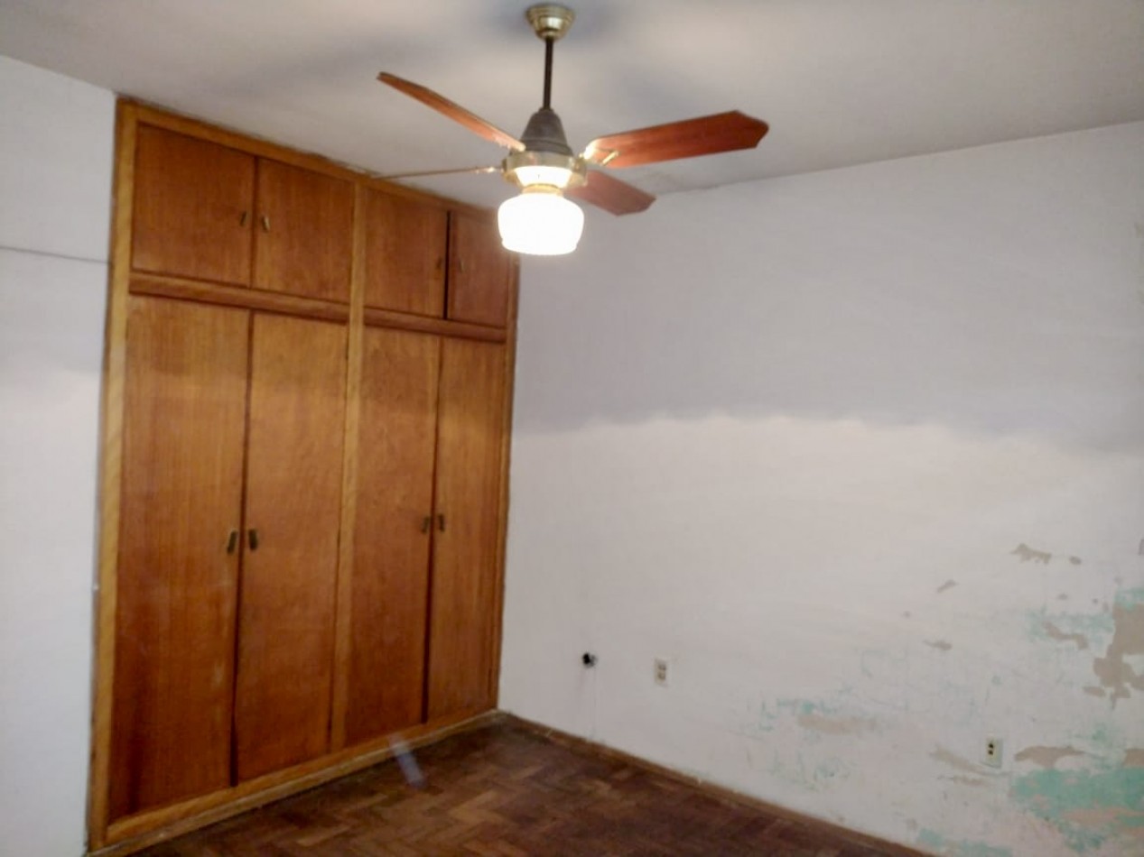 Venta Casa 2 Dormitorios con Cochera y Jardin Zelaya 3500