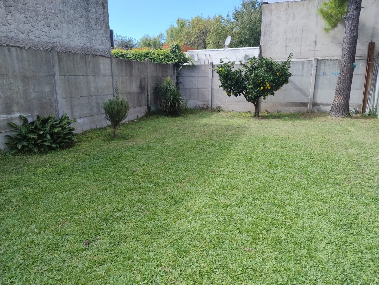 Venta Casa 3 Dormitorios con Cochera y Jardin Carbia 800