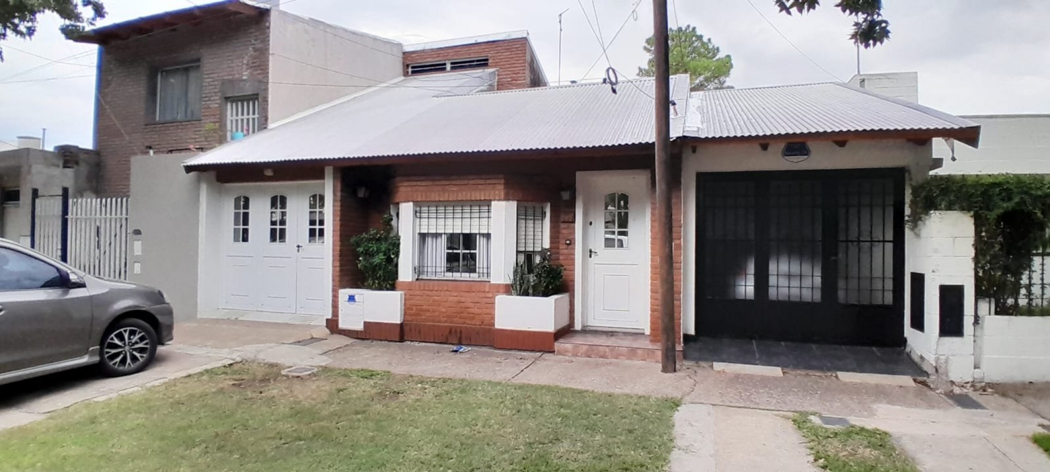 Venta Casa 3 Dormitorios con Cochera y Jardin Carbia 800