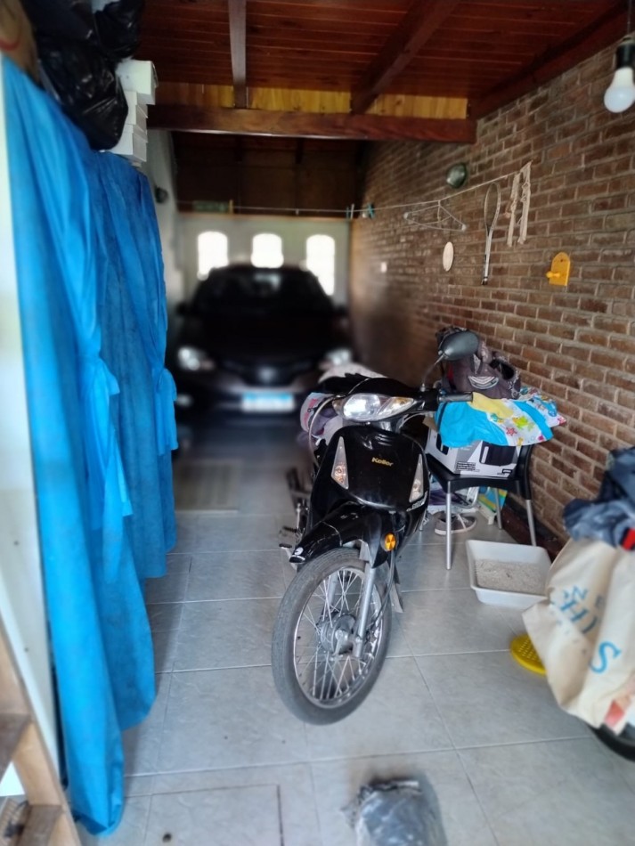 Venta Casa 3 Dormitorios con Cochera y Jardin Carbia 800