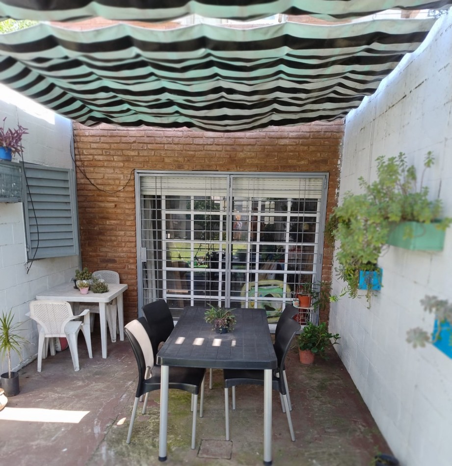 Venta Casa 3 Dormitorios con Cochera y Jardin Carbia 800