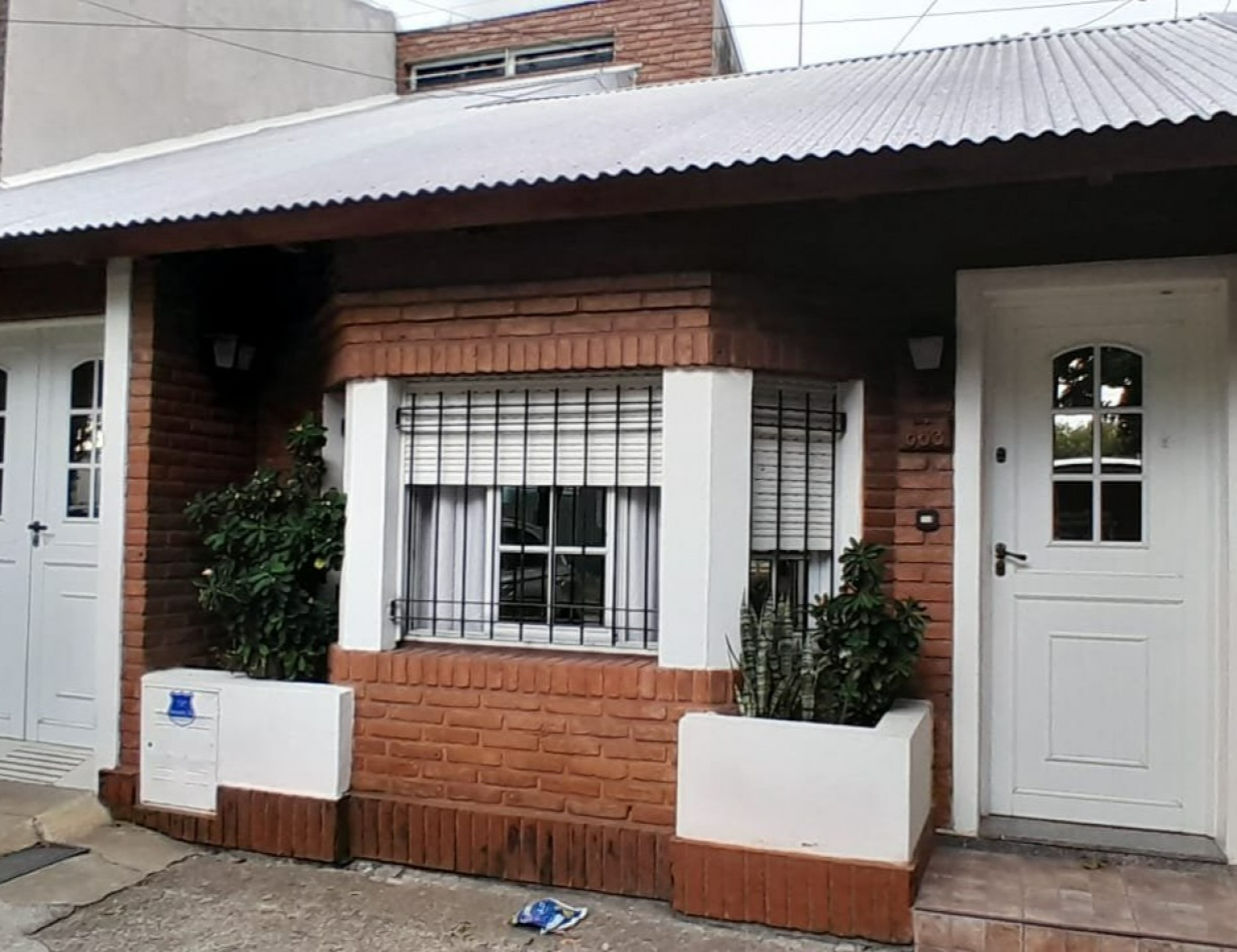 Venta Casa 3 Dormitorios con Cochera y Jardin Carbia 800