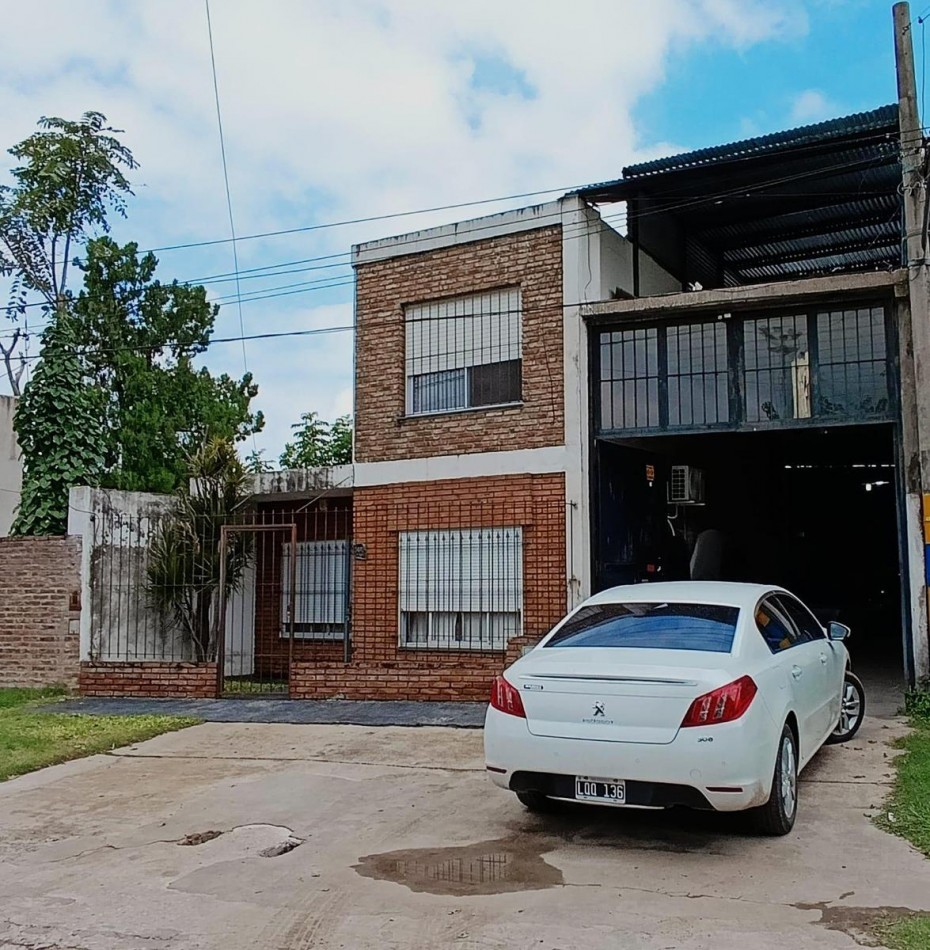 Venta Casa 3 Dormitorios con Galpon Barrio Acindar