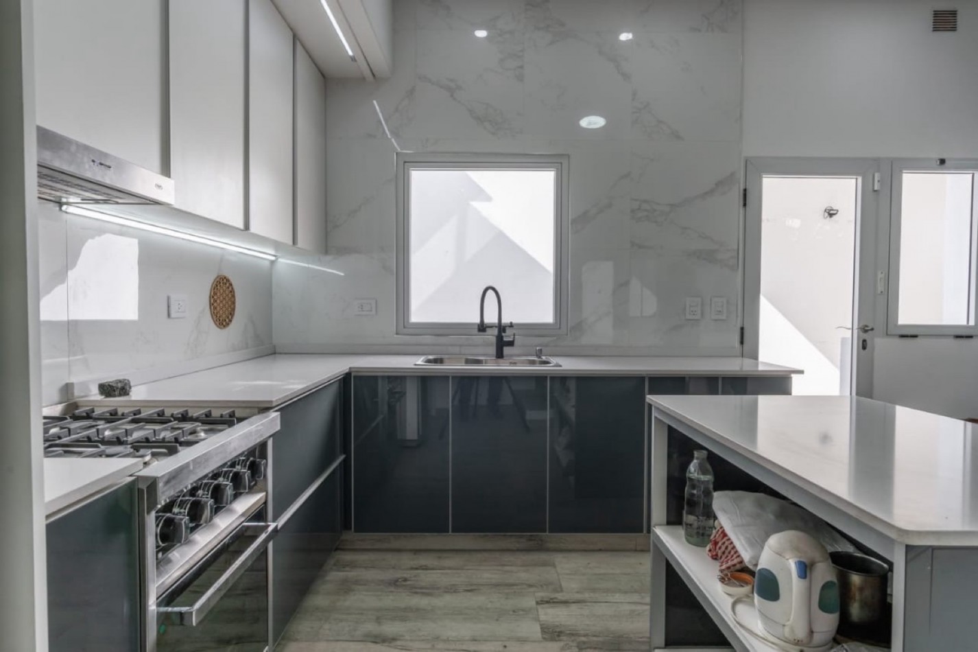Casa 4 Dormitorios con Galpon Virasoro 1600
