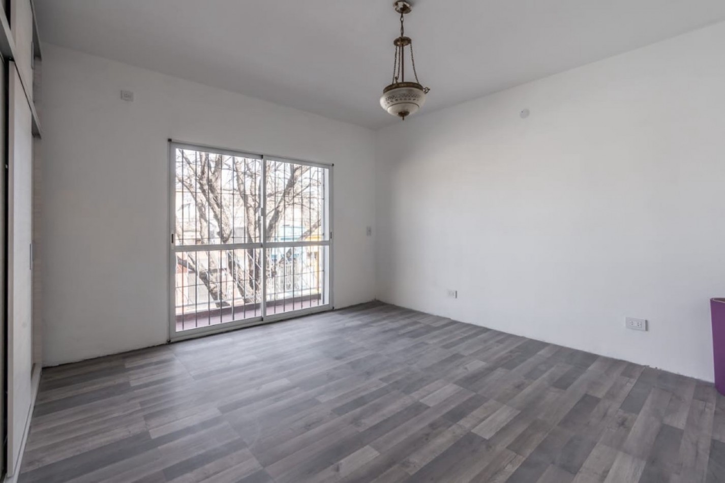 Casa 4 Dormitorios con Galpon Virasoro 1600