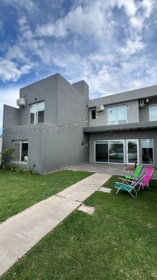Venta Casa 4 Dormitorios con Pileta en Campiñas de Piñero