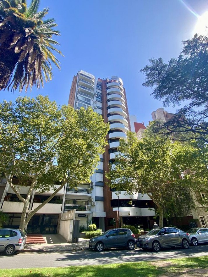 Venta Departamento 3 Dormitorios con Cochera Bv. Oroño 100 bis