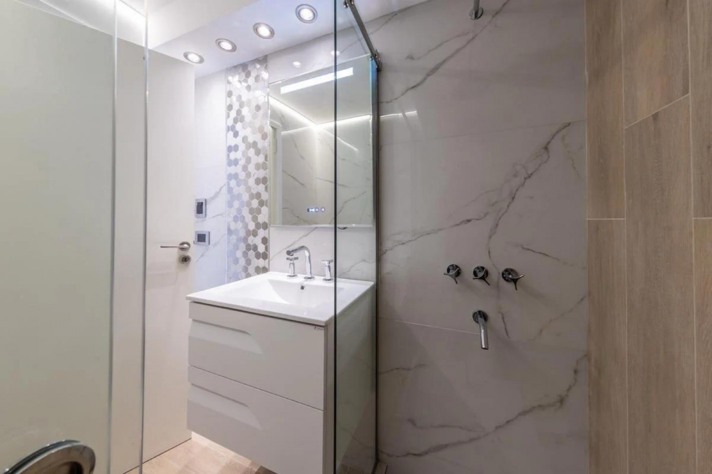Venta Departamento 2 Dormitorios reciclado Mendoza 700 Barrio Martin