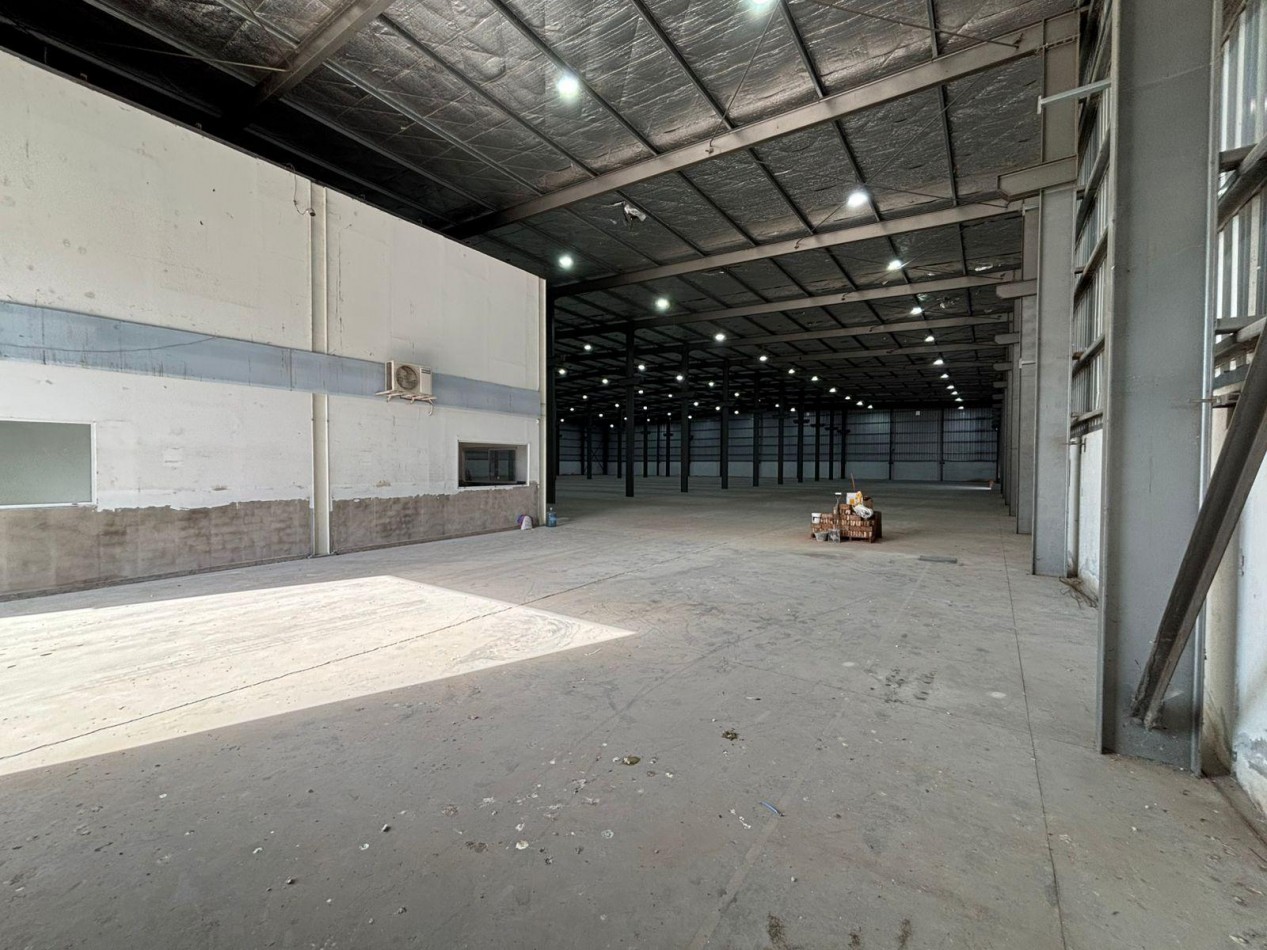 Alquiler Nave Industrial de 3800 m2 Parque Industrial Metropolitano Perez