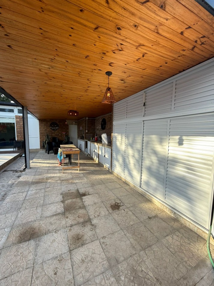 Venta Casa 1 Dormitorio con Pileta y Jardin Piñero