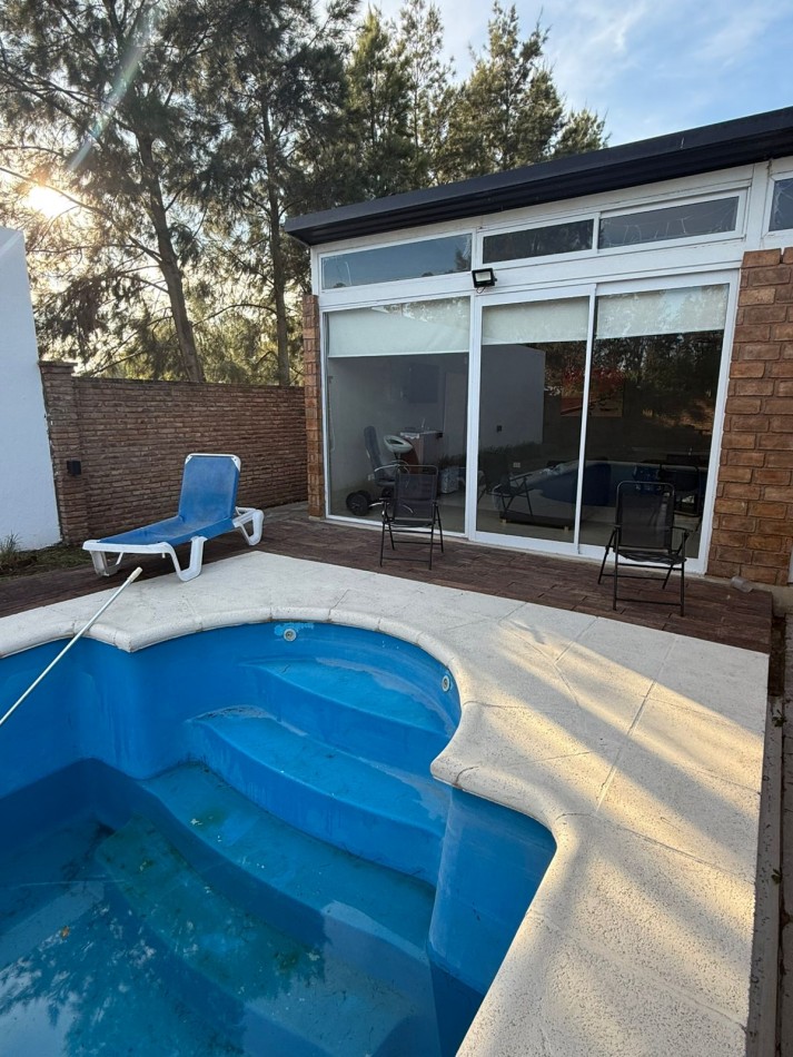 Venta Casa 1 Dormitorio con Pileta y Jardin Piñero