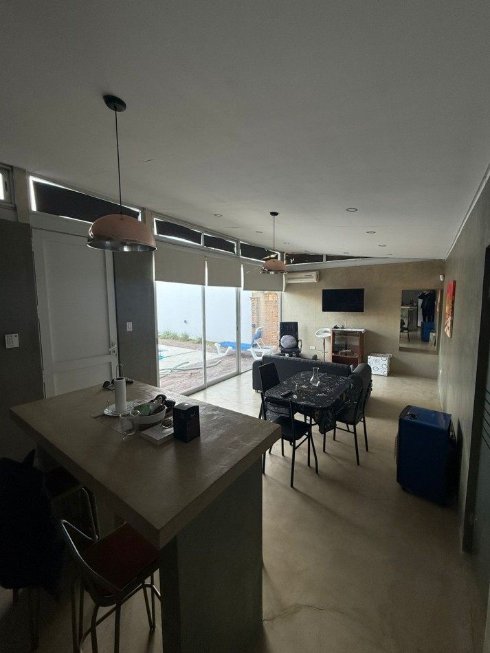 Venta Casa 1 Dormitorio con Pileta y Jardin Piñero