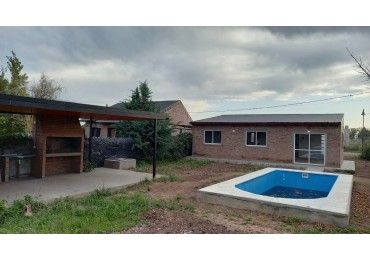 Casa 3 Dormitorios con Piscina Las Tardes Roldan Acepta Permuta