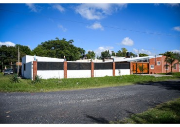 Venta Casa 4 Dormitorios con Pileta en Arbilla 1 Alvear