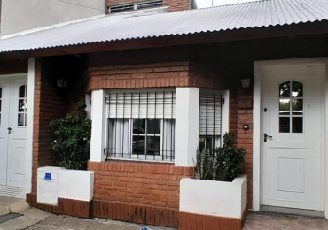 Venta Casa 3 Dormitorios con Cochera y Jardin Carbia 800