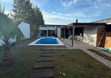 Venta Casa 1 Dormitorio con Pileta y Jardin Piñero